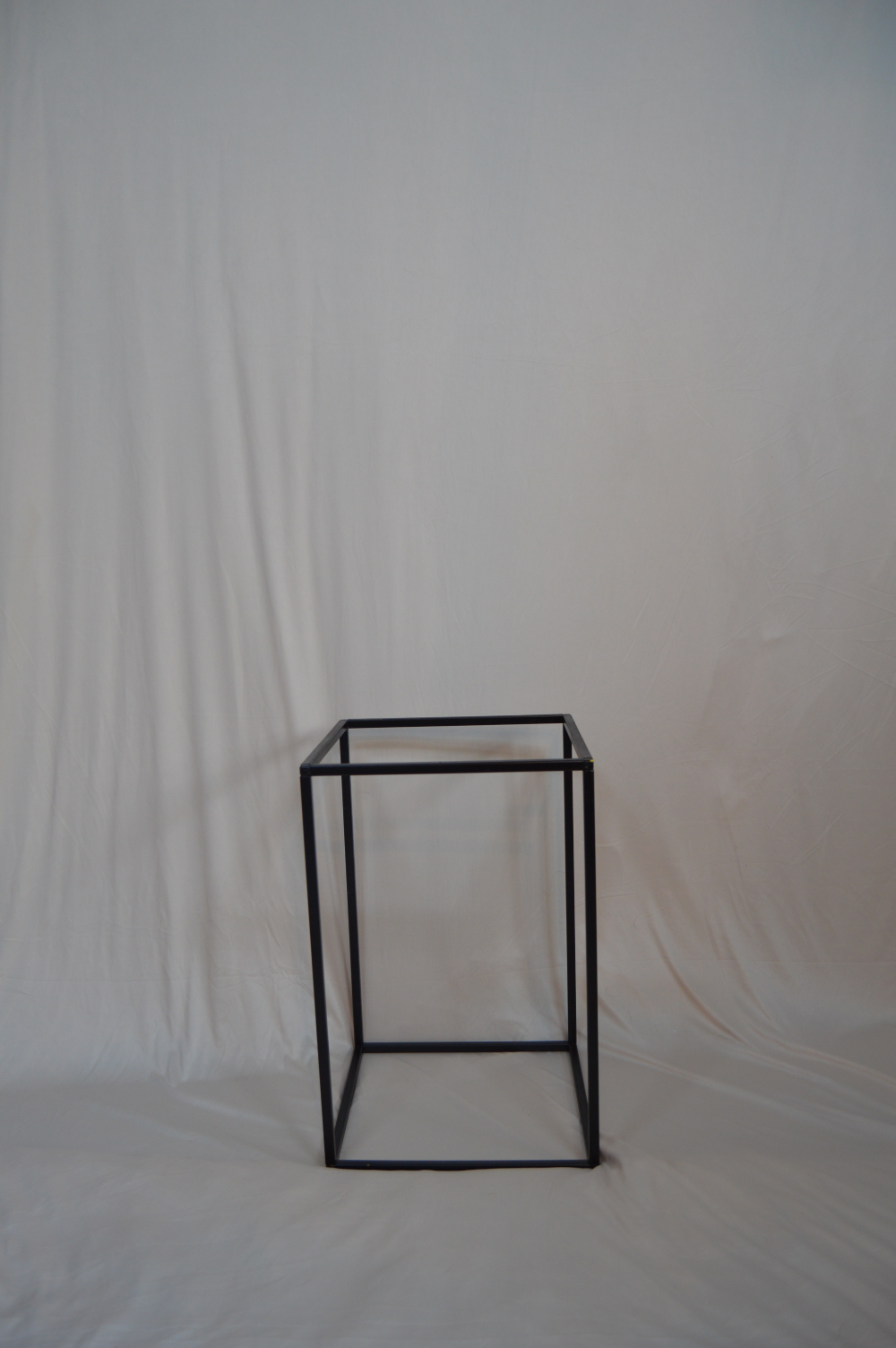 Short Geometric Stand – Black